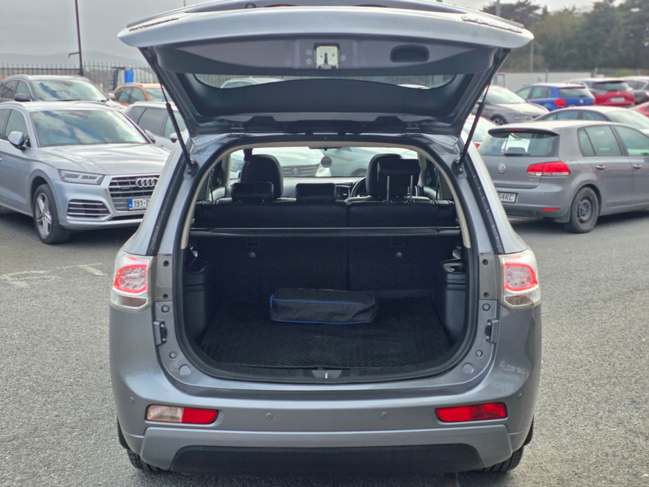 2014 Mitsubishi Outlander - image 20