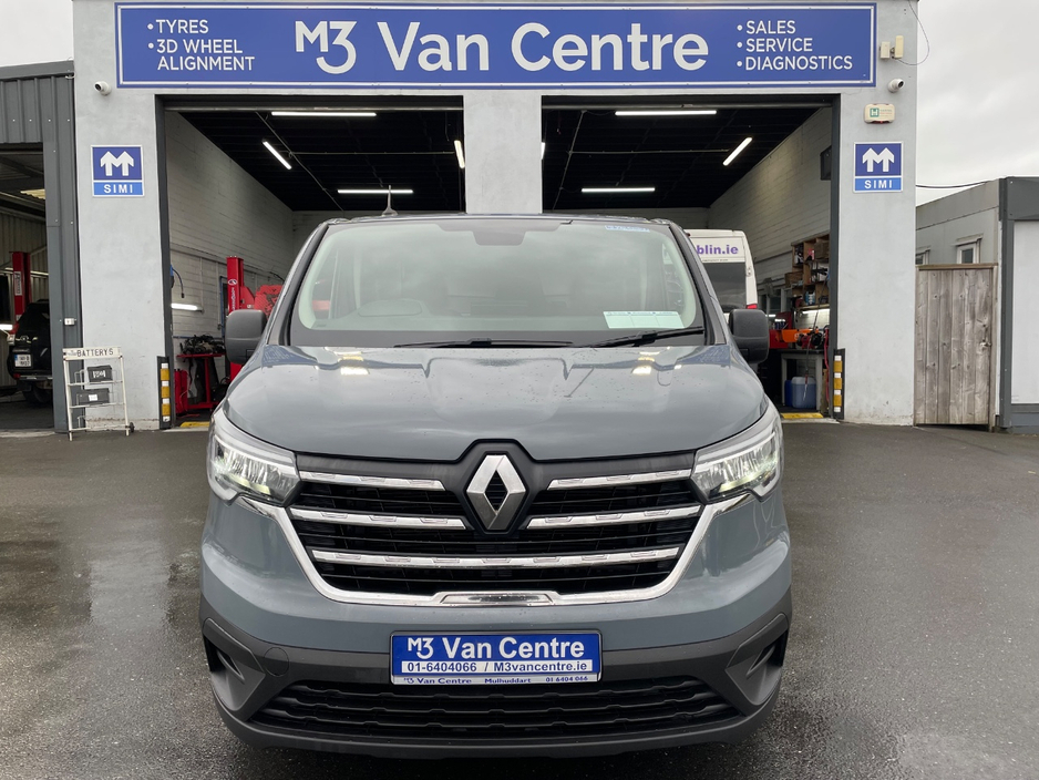 2023 Renault Trafic - image 8