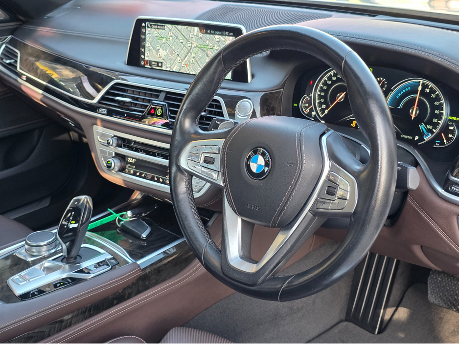 2017 BMW 7 Series - image 19