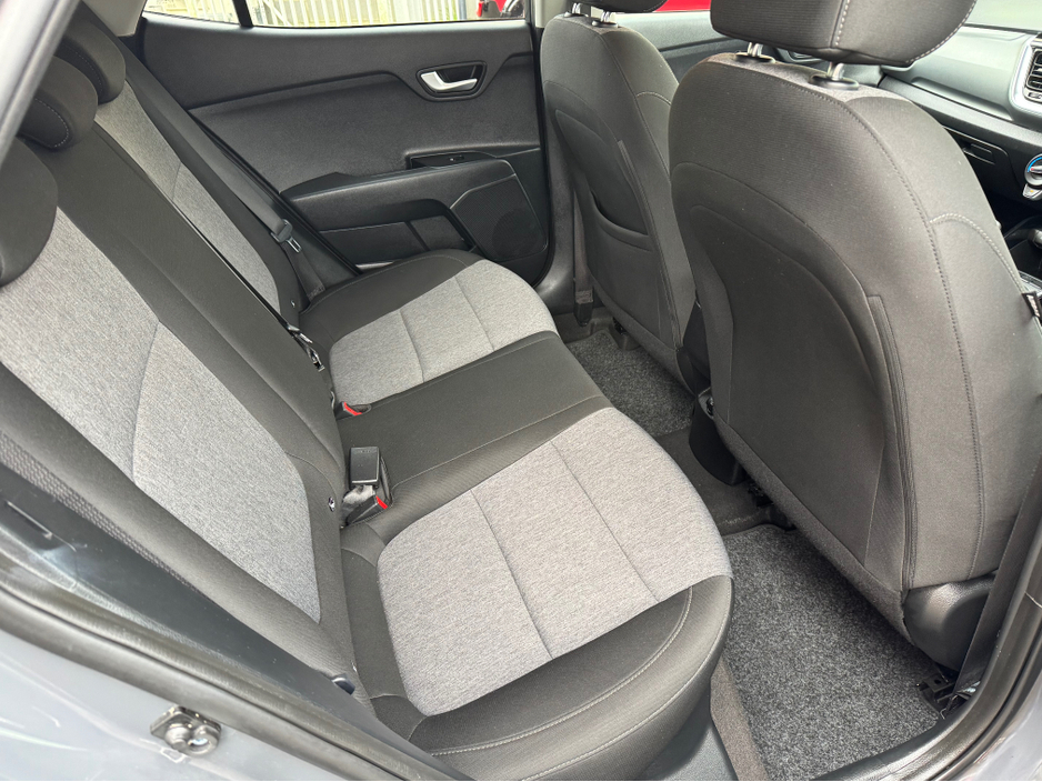 2021 Kia Stonic - image 15