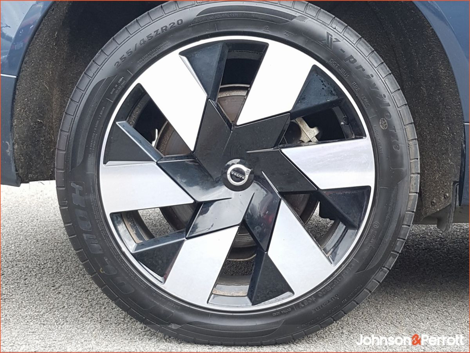 2024 Volvo XC60 - image 16