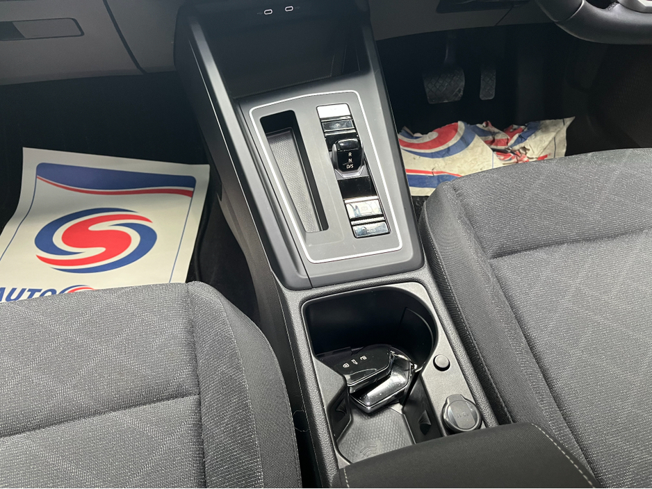 2021 Volkswagen Golf - image 16