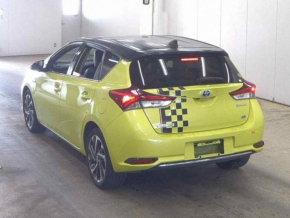 2016 Toyota Auris BRICK LANE EDITION - HALF BLACK LEATHER - FACTORY ALLOYS - REVERSE CAMERA - 2 TONE €13,950