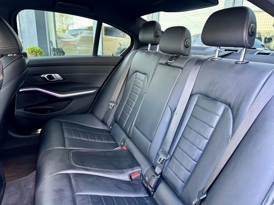 2019 BMW 3 Series - image 23