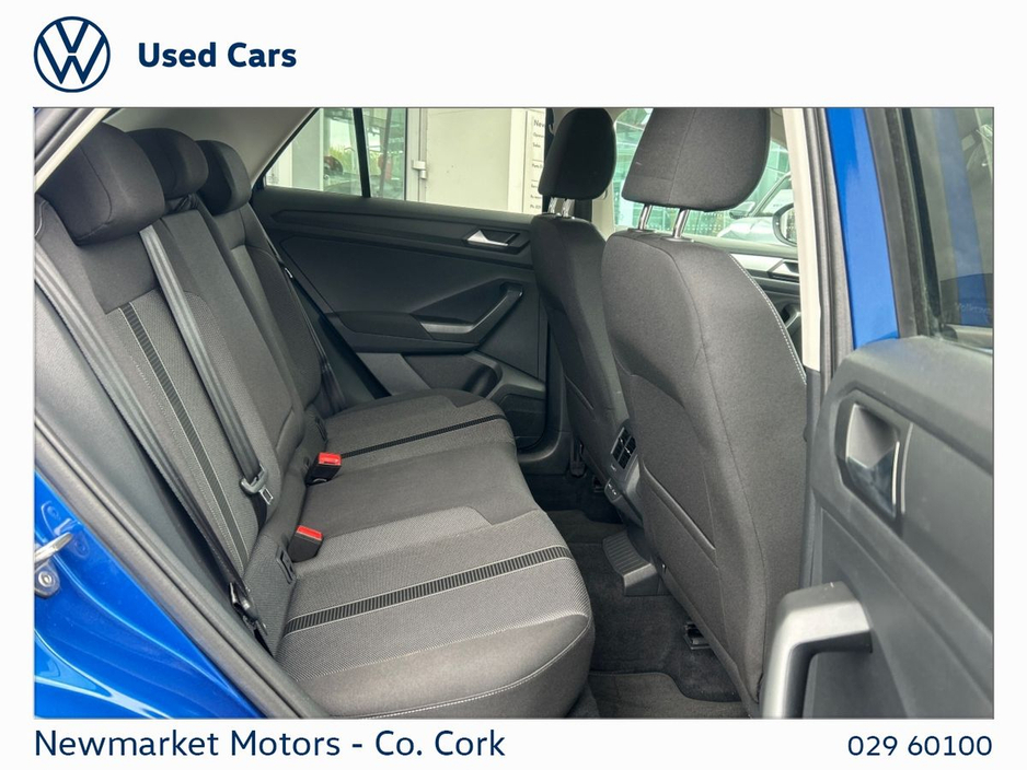 2024 Volkswagen T-Roc - image 3