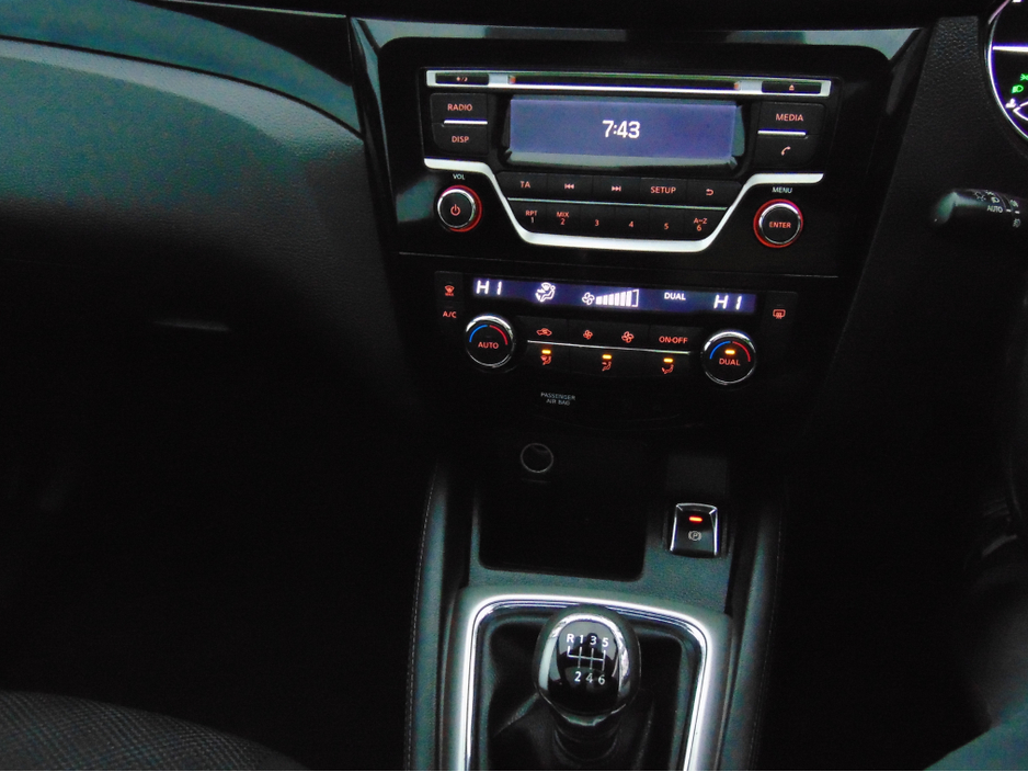 2016 Nissan Qashqai - image 17