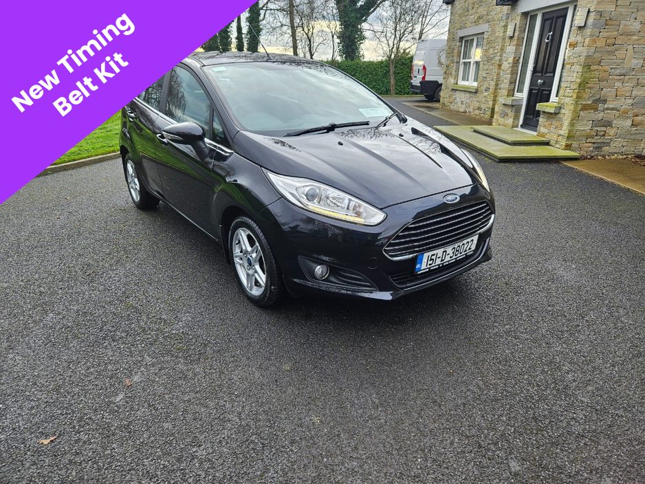 2015 Ford Fiesta - image 2