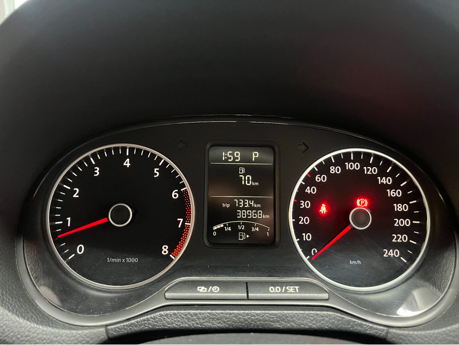 2014 Volkswagen Polo - image 17