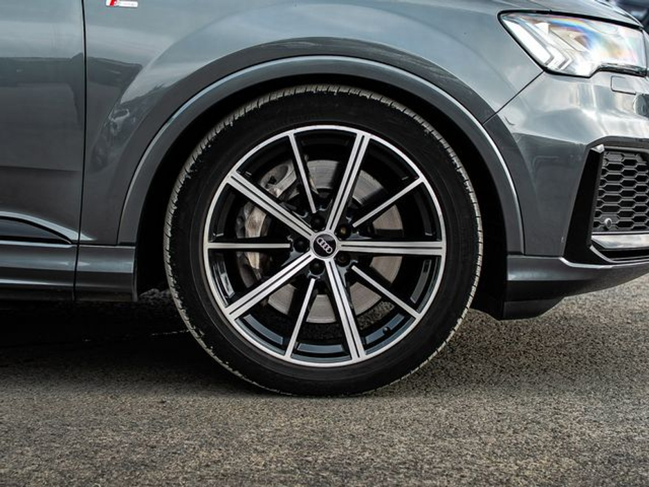 2021 Audi Q7 - image 4