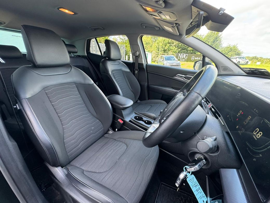 2023 Kia Sportage - image 12