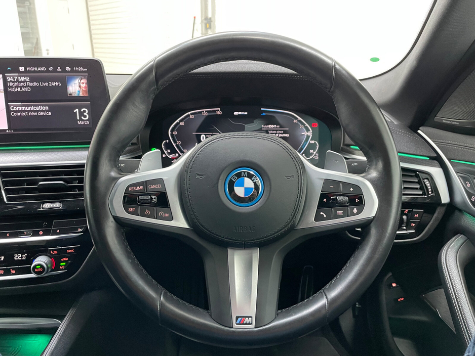 2021 BMW 5 Series - image 21