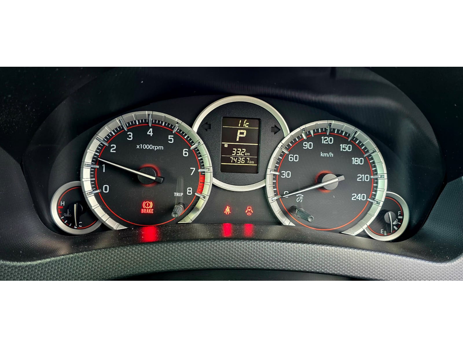 2013 Suzuki Swift - image 20