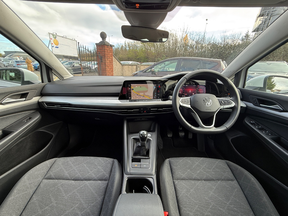 2024 Volkswagen Golf - image 9