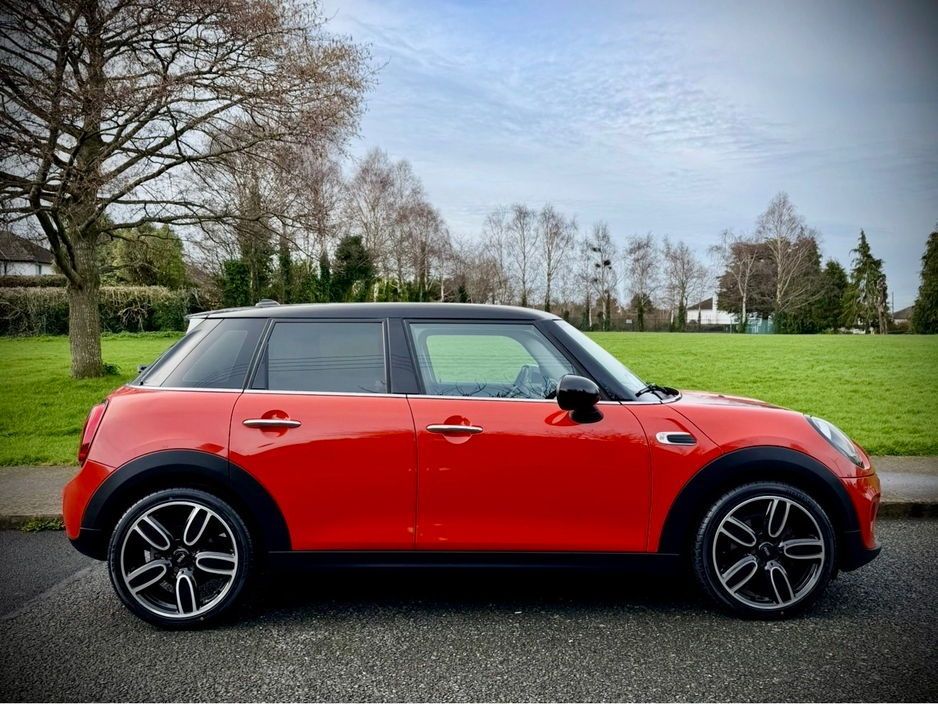 2018 MINI Cooper D - image 8