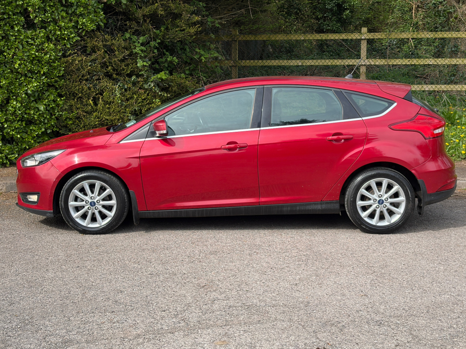 2018 Ford Focus - image 9