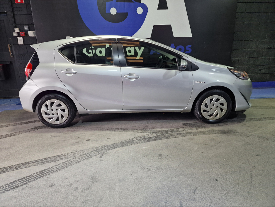 2017 Toyota Aqua - image 11