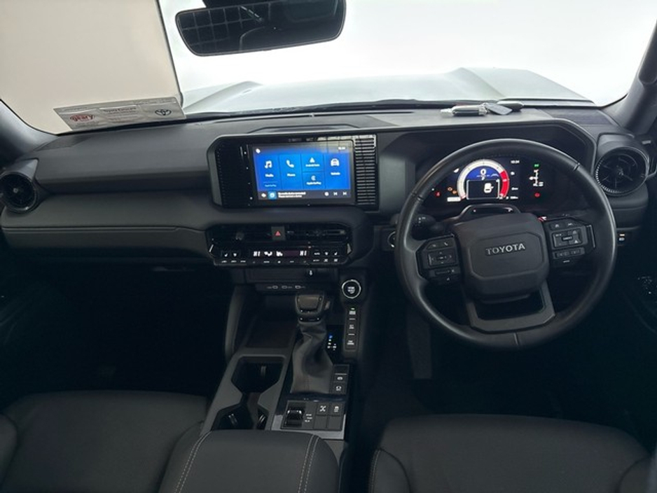 2025 Toyota Landcruiser - image 8