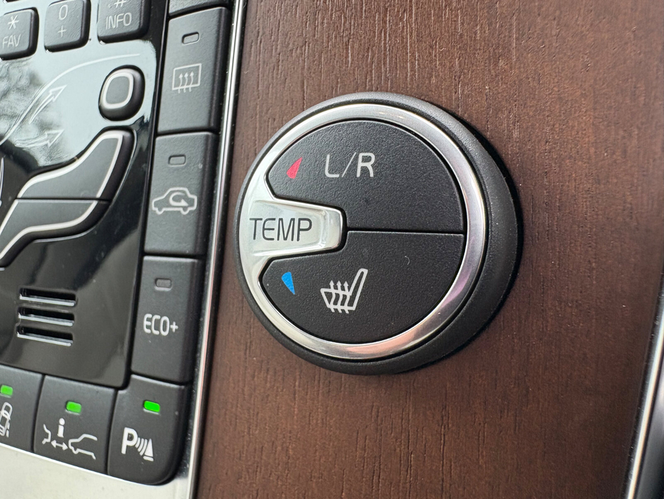 2017 Volvo V40 - image 19