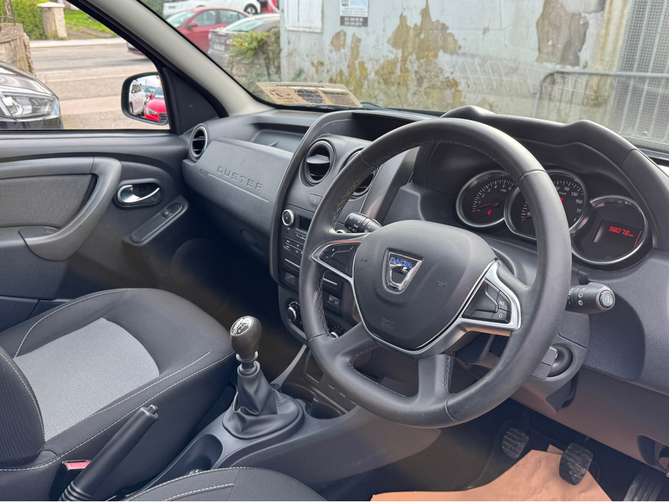 2018 Dacia Duster - image 4