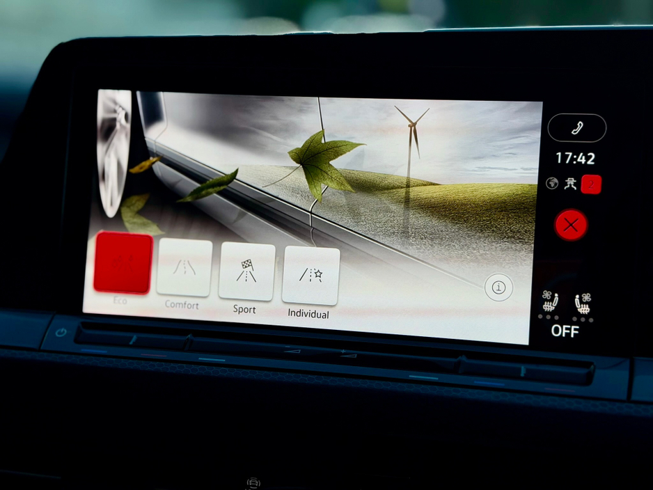 2021 Volkswagen Golf - image 13