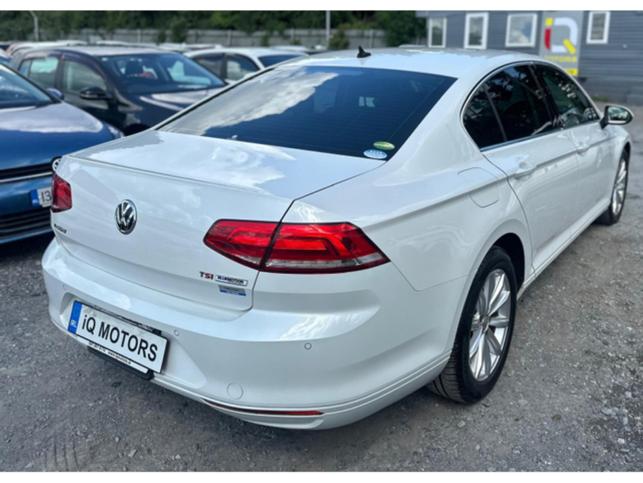 2016 Volkswagen Passat - image 10