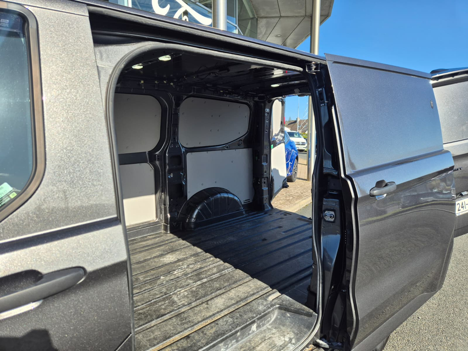 2024 Ford Transit Custom - image 4