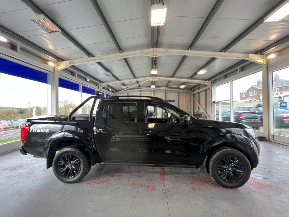 2017 Nissan Navara - image 6