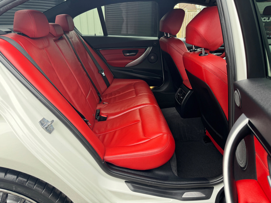 2016 BMW 3 Series - image 18