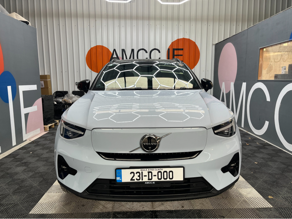 2023 Volvo XC40 - image 6