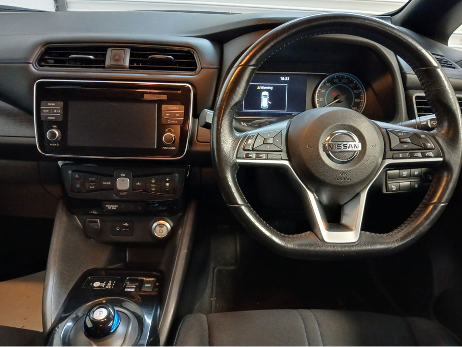 2018 Nissan Leaf - image 8