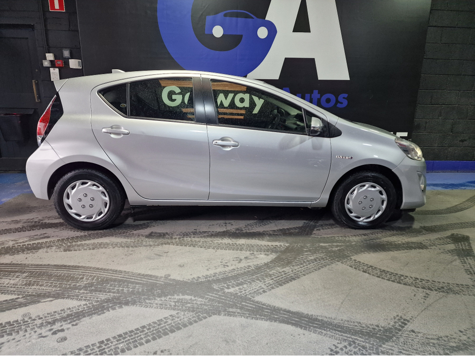 2016 Toyota Aqua - image 11