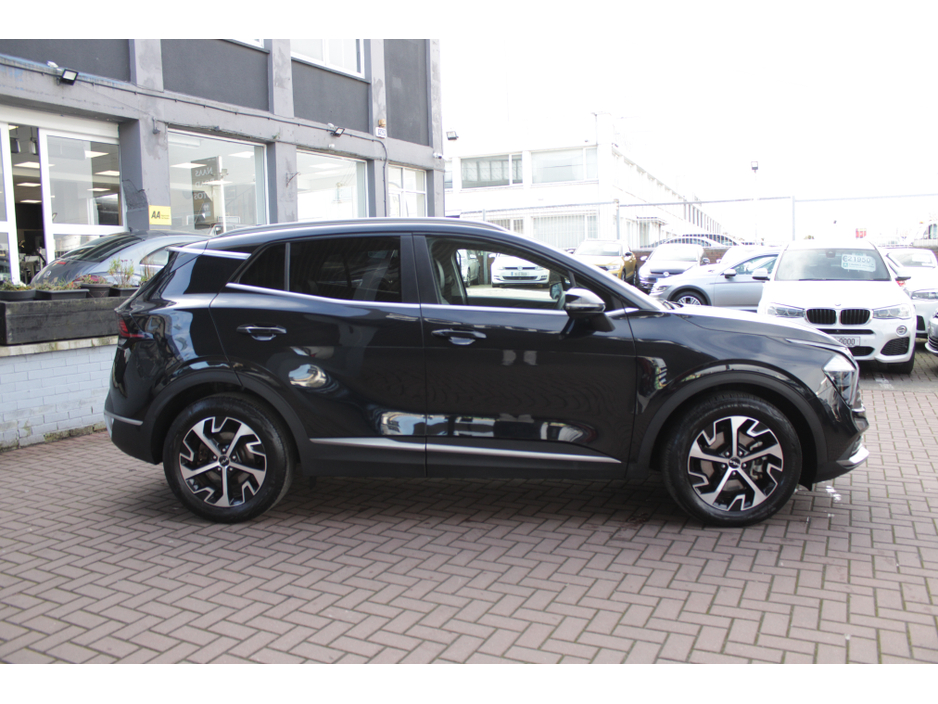 2023 Kia Sportage - image 3