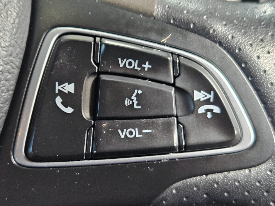 2018 Ford Focus - image 9