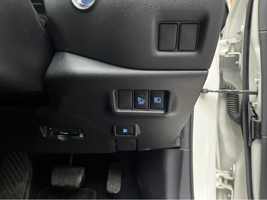 2019 Toyota C-HR - image 10