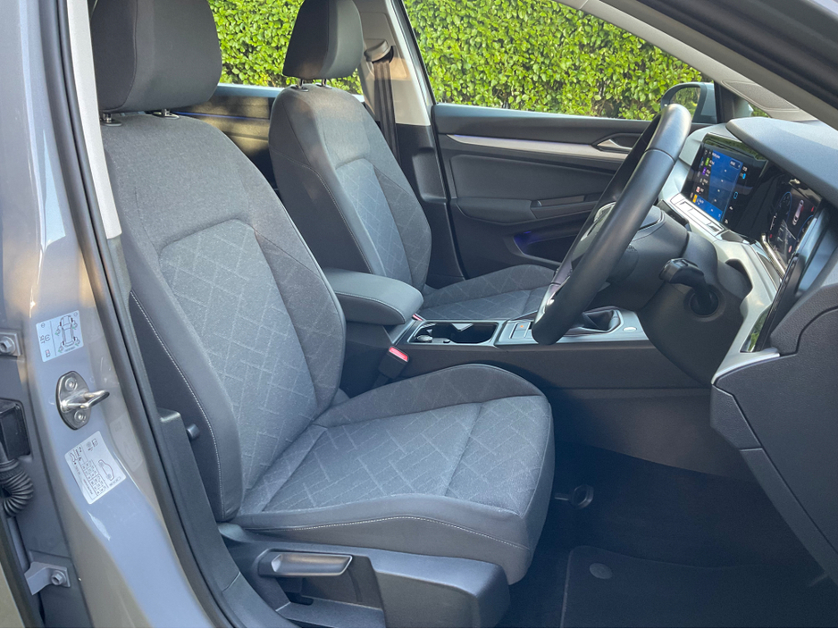 2022 Volkswagen Golf - image 26