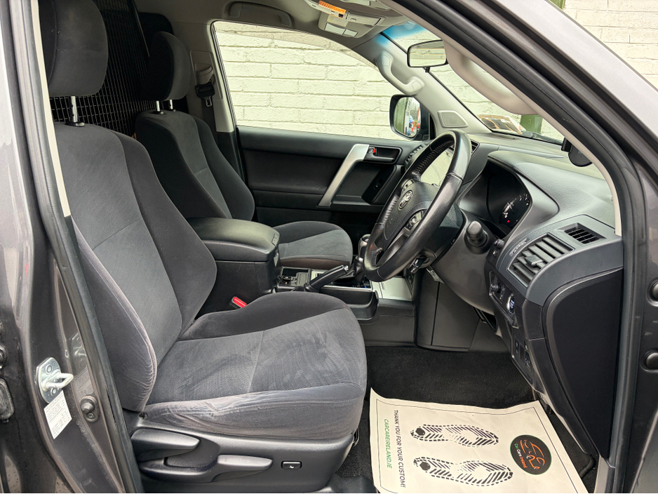 2021 Toyota Landcruiser - image 9