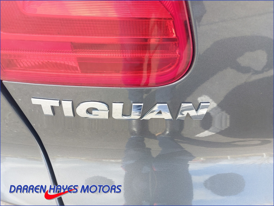 2012 Volkswagen Tiguan - image 26