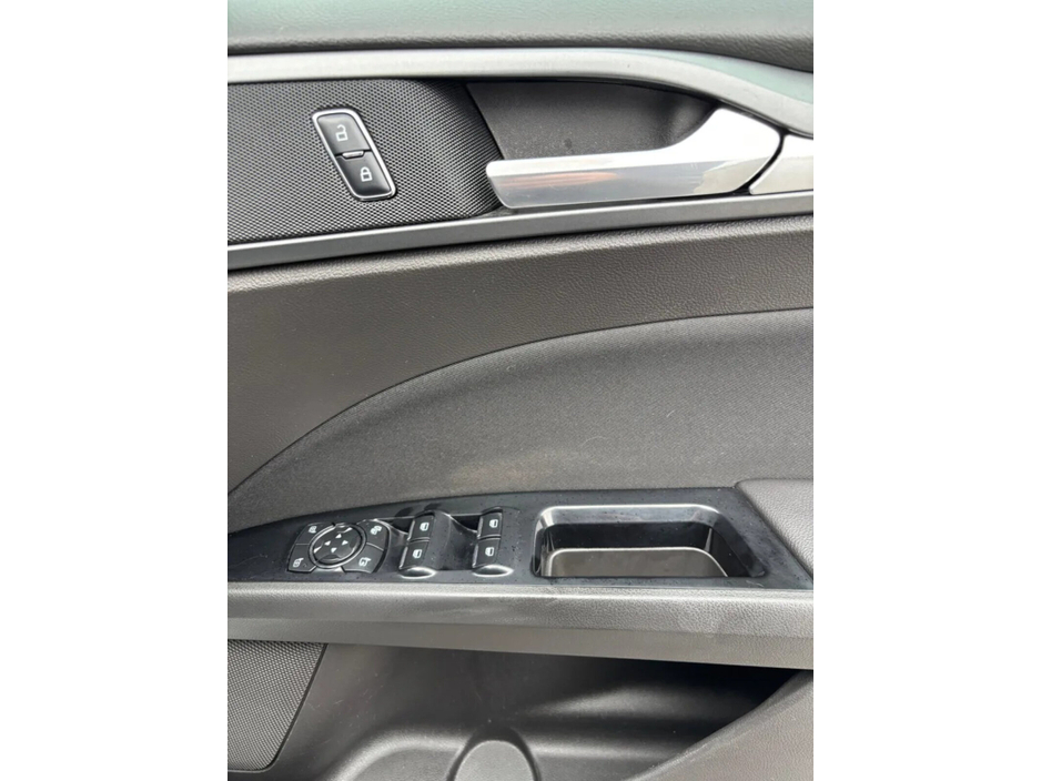 2017 Ford Mondeo - image 26