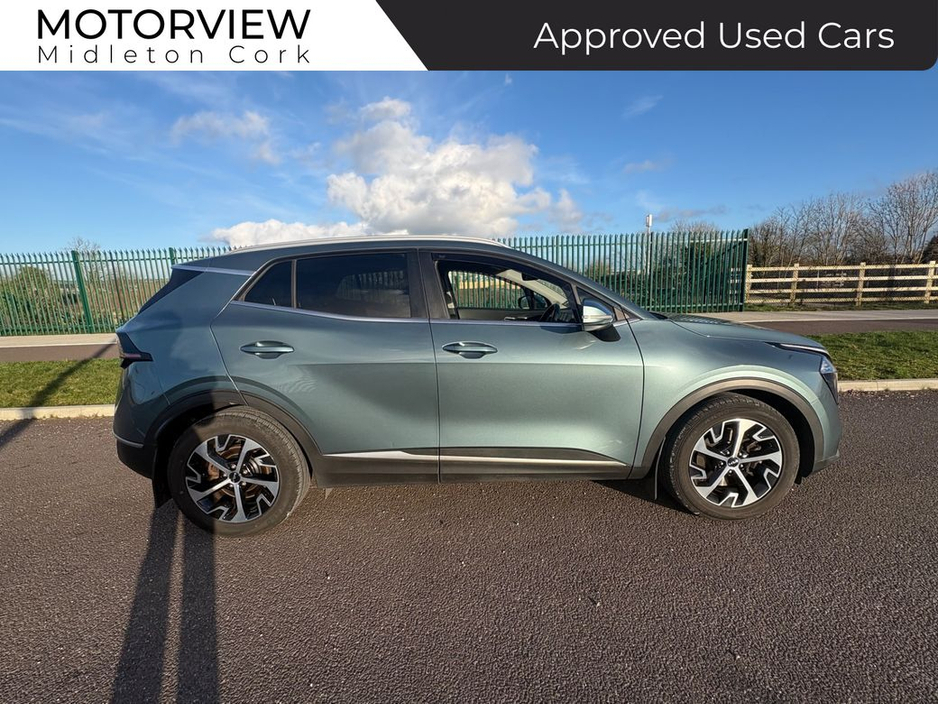 2022 Kia Sportage - image 2