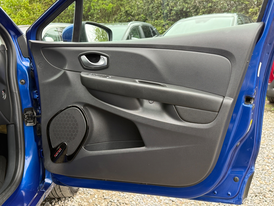 2018 Renault Clio - image 14