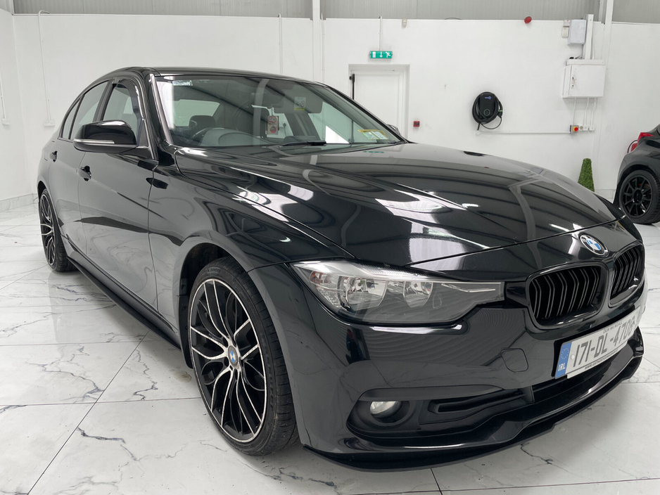 2017 BMW 3 Series - image 3