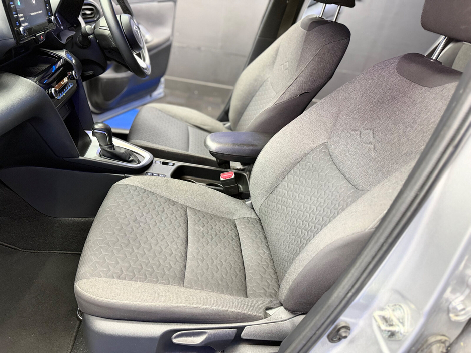 2023 Toyota Yaris Cross - image 20