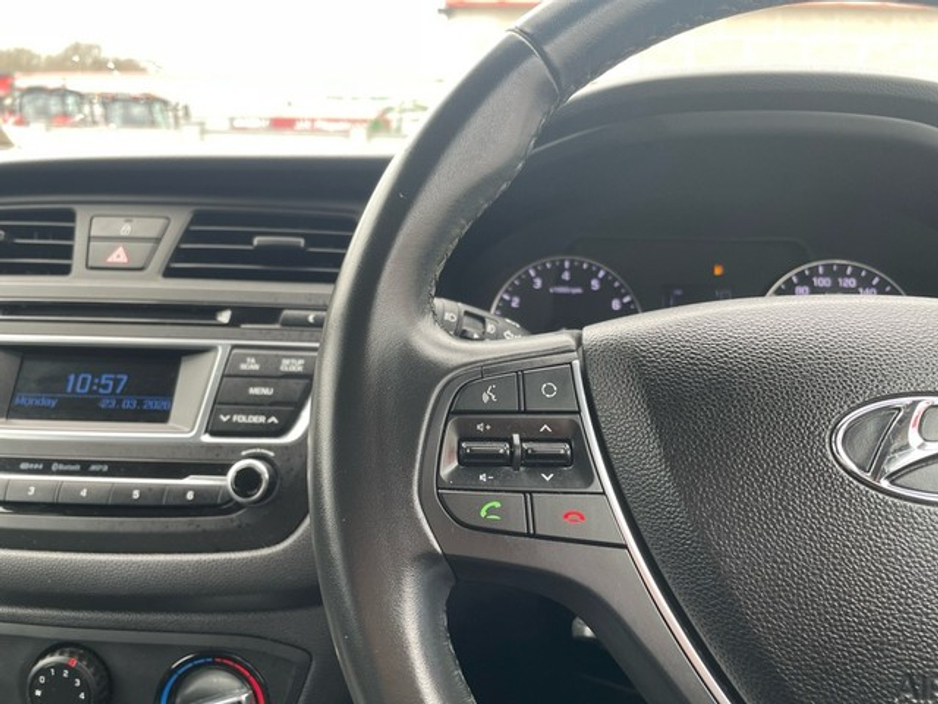 2017 Hyundai i20 - image 11