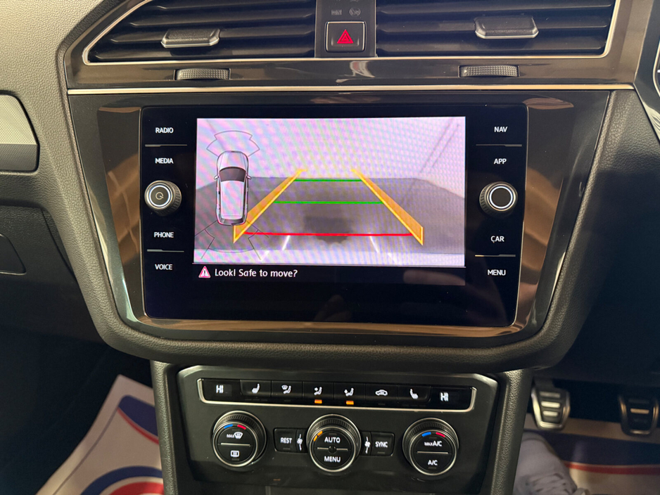 2018 Volkswagen Tiguan - image 14