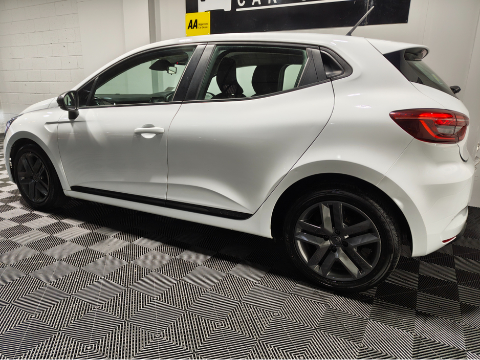 2022 Renault Clio - image 17