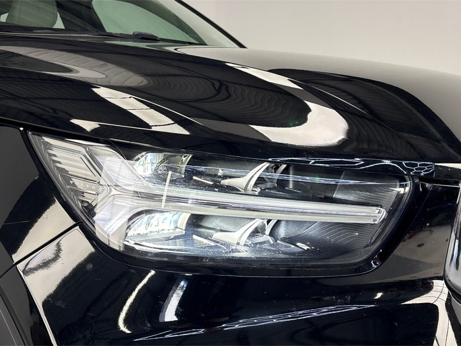 2020 Volvo XC40 - image 9