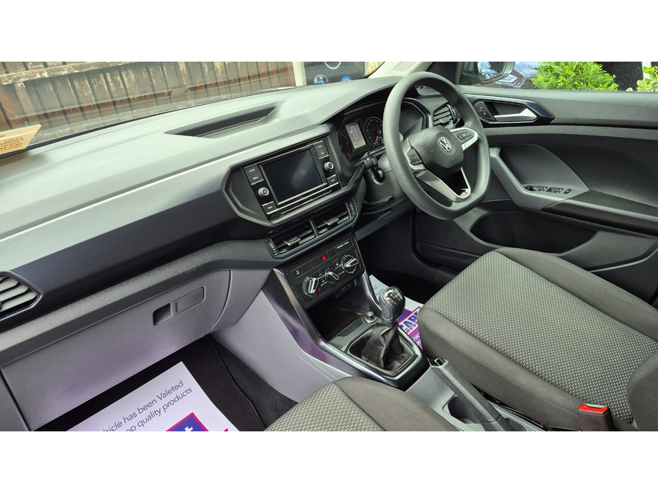 2020 Volkswagen T-Cross - image 10