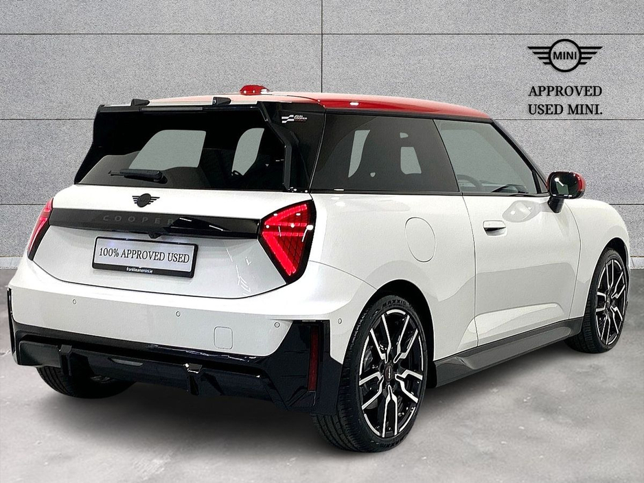 2025 MINI Hatch Cooper E €31,950