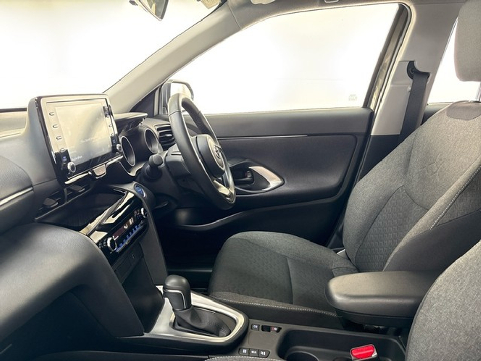 2024 Toyota Yaris Cross - image 6