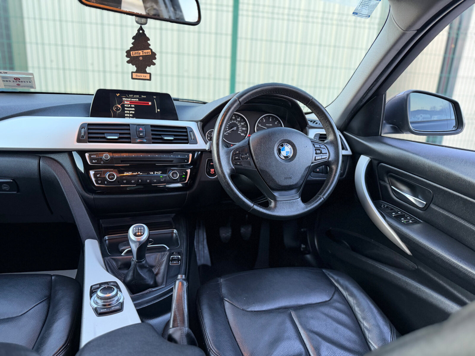 2017 BMW 3 Series - image 9